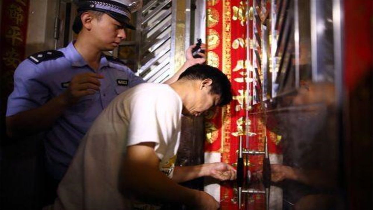 阿克苏请开锁师傅开了锁后，师傅为什么一般都不进门，就算主人请也不进去？